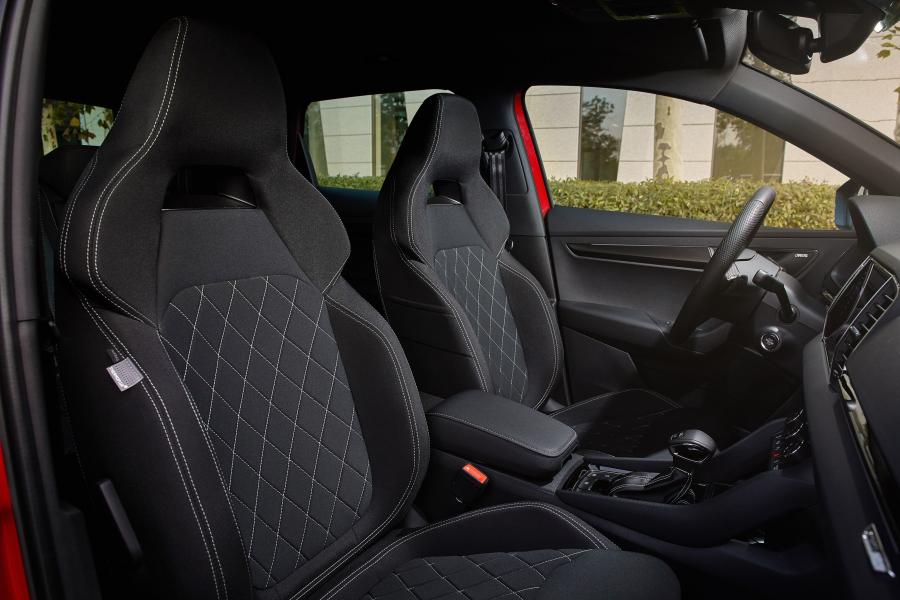 Интерьер Skoda Karoq 4x4 Sportline 2018 года  (WW) (фото 12 из 48)